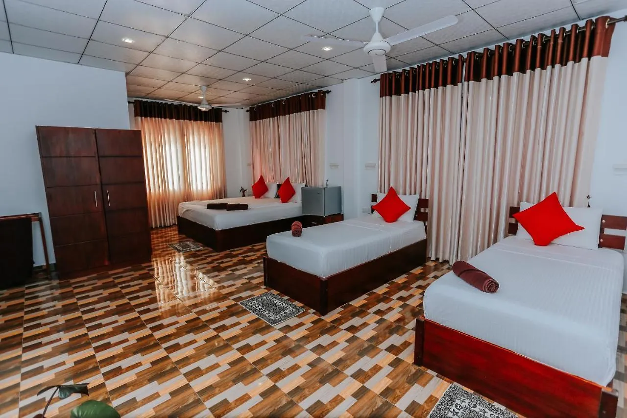 Blue Wave Beach Resort 尼甘布 酒店